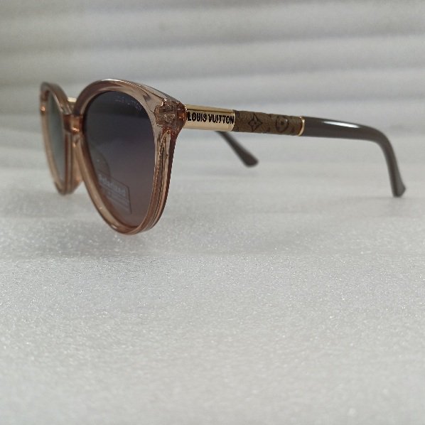 عینک آفتابی پلاریزه زنانه لویی ویتتون لاکچری
رنگ عسلی
LV new collection عینک آفتابی پلاریزه زنانه لویی ویتتون لاکچری
رنگ عسلی
LV new collection