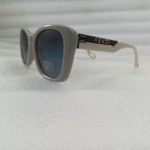 عینک آفتابی پلاریزه زنانه فندی
 رنگ سفید طوسی
fendi new collection