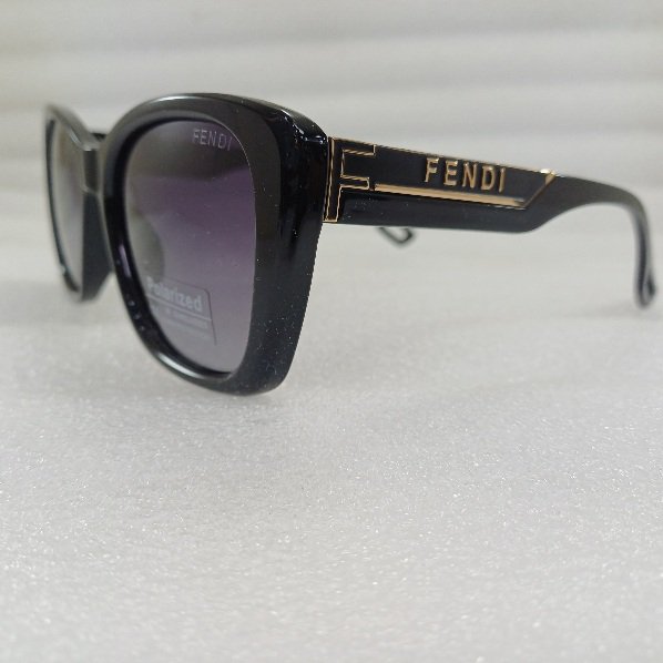 عینک آفتابی پلاریزه زنانه فندی
رنگ مشکی
fendi new collection عینک آفتابی پلاریزه زنانه فندی
رنگ مشکی
fendi new collection