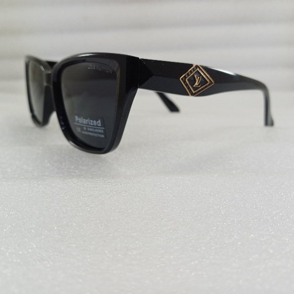 عینک آفتابی پلاریزه زنانه لویی ویتتون
رنگ مشکی
LV new collection عینک آفتابی پلاریزه زنانه لویی ویتتون
رنگ مشکی
LV new collection