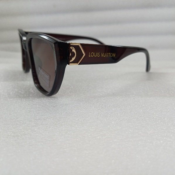 عینک آفتابی پلاریزه زنانه لویی ویتتون رنگ قهوه ایLV new collection عینک آفتابی پلاریزه زنانه لویی ویتتون رنگ قهوه ایLV new collection